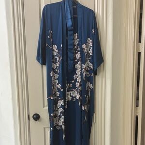 Kardashian Kollection Blue Floral Robe. 100% silk